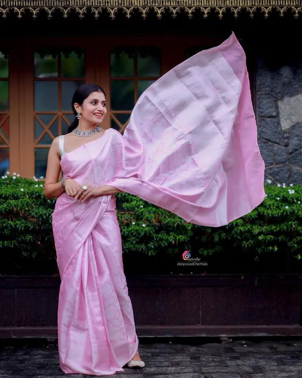 Pink_Woven_Kanjivaram_Silk_Saree_with_Saree_Cover